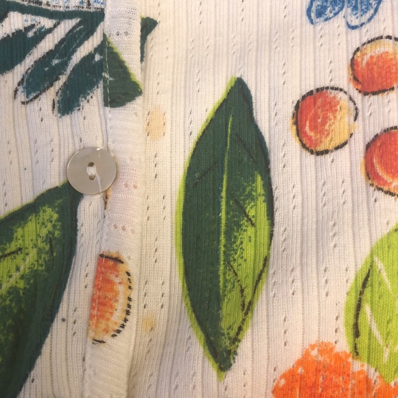 Pacific Cove front button V neck short sleeves top used once padded shoulders - Picture 4 of 4